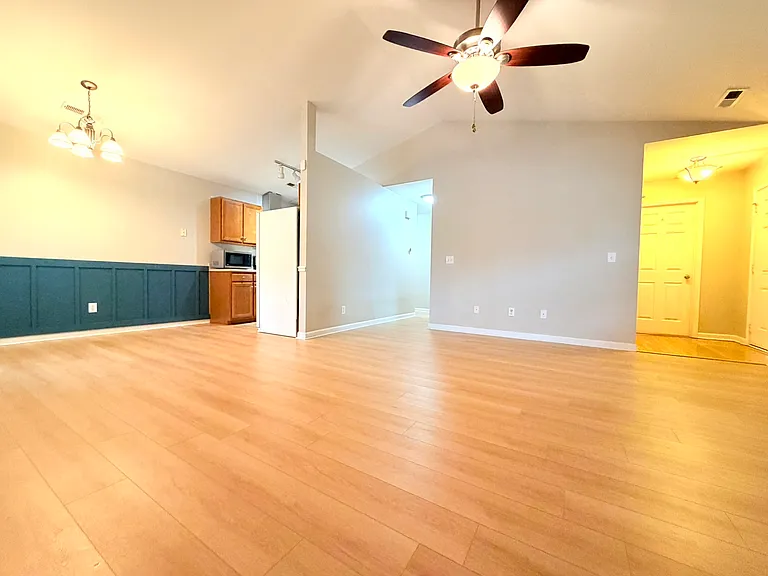3876 Eagleston Ct — Photo 4