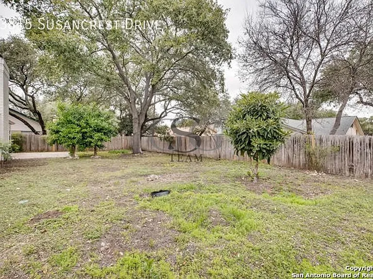 13815 Susancrest Dr — Photo 25