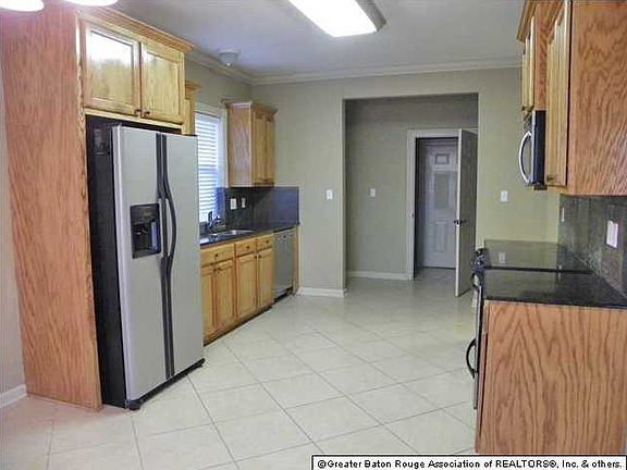 4th image of 6408 Surrey Ln