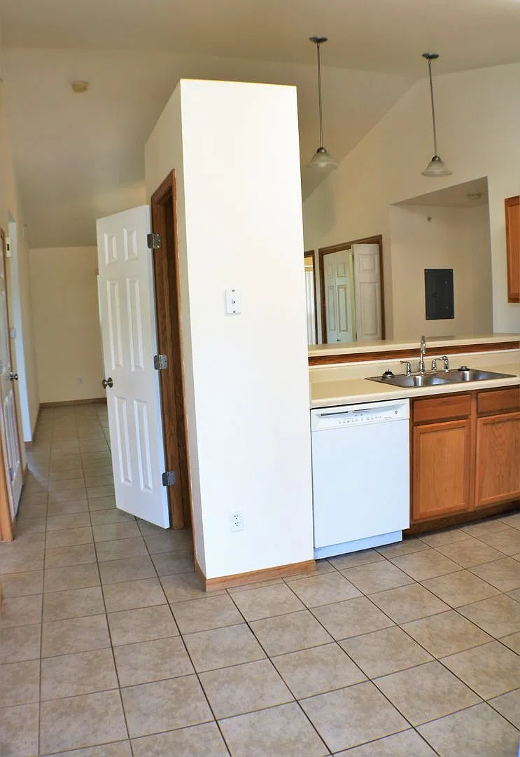 $2,795 | 4 Bedroom, 2 Bathroom | 3rd Floor Condo | Pet Friendly* | Available for August 1st, 2027... — Photo 4
