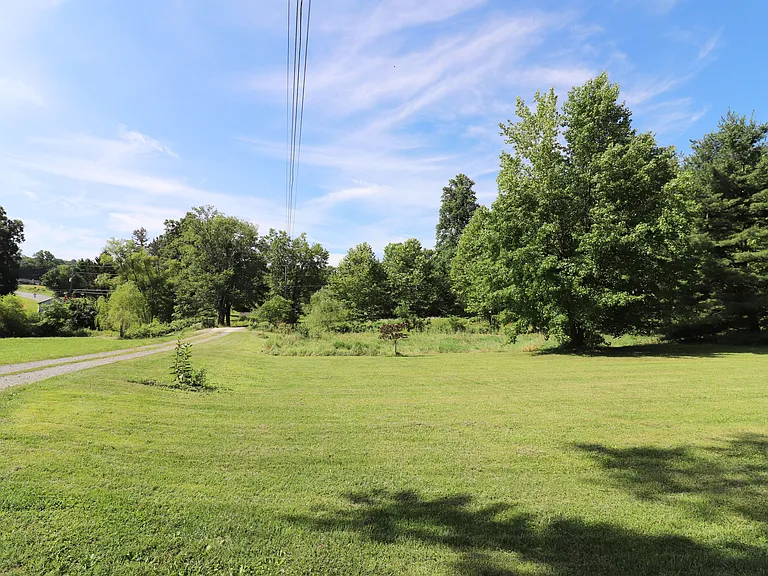 1059 Alleghenyville Rd — Photo 2