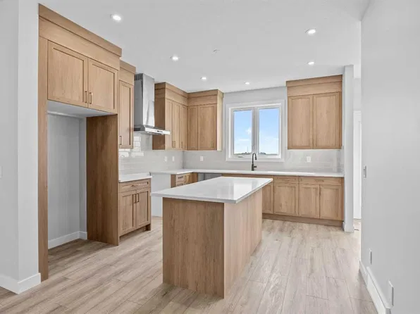 67 NW Hotchkiss Way SE, Calgary, AB T3S 0G3