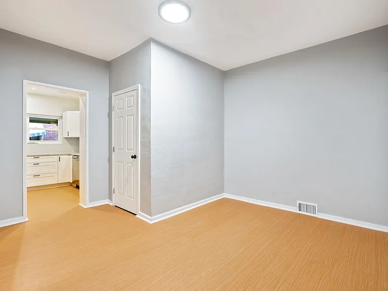 5007 Blair St — Photo 8