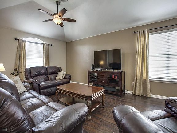 4th image of 203 S Rolling Meadows Dr