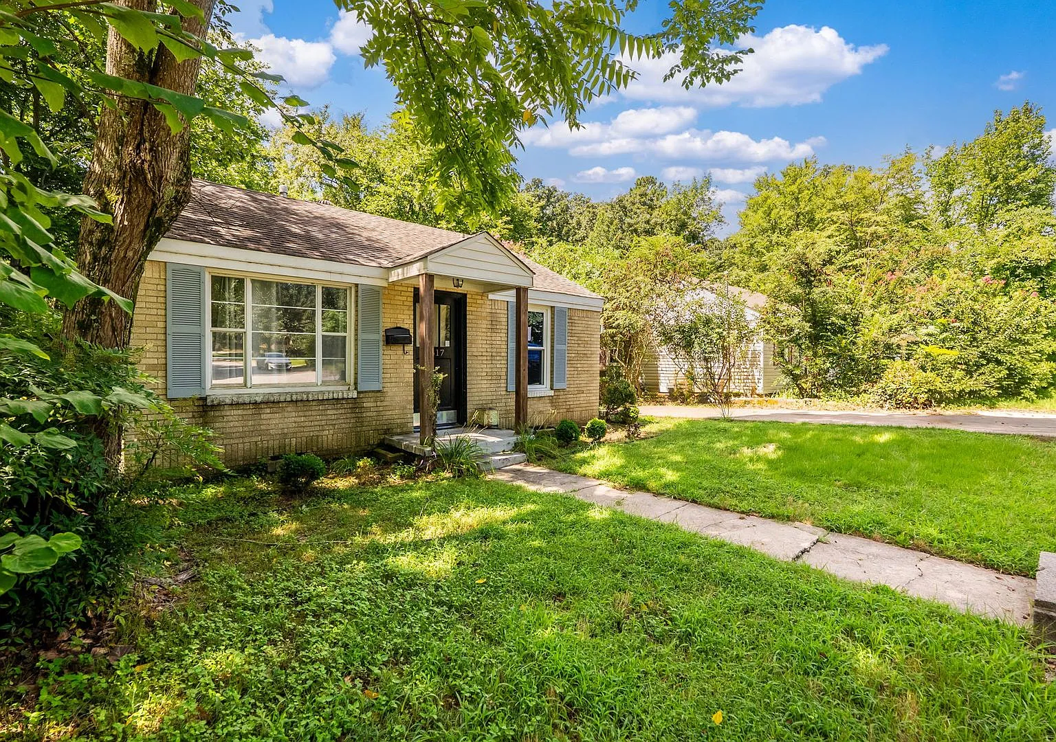 Charming 2BR/1BA Brick Cottage Hardwoods, Fenced Yard, W/D Included — Photo 3