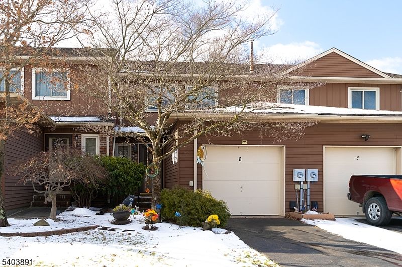 1st image of 6 Canterberry Cir