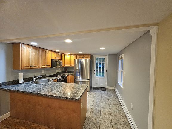 4th image of 11 Cardinal Ave