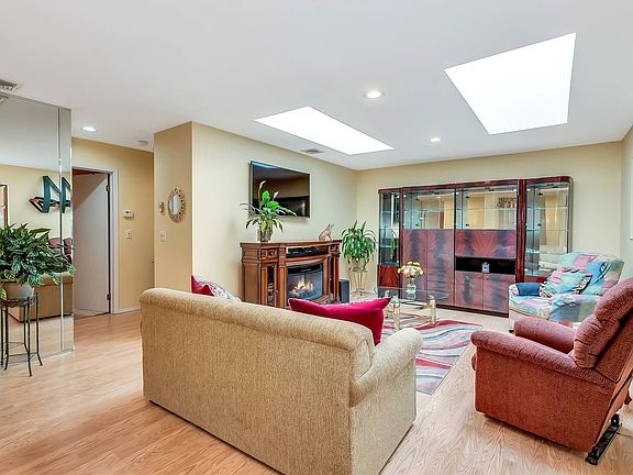 4th image of 72 Revere Dr #72