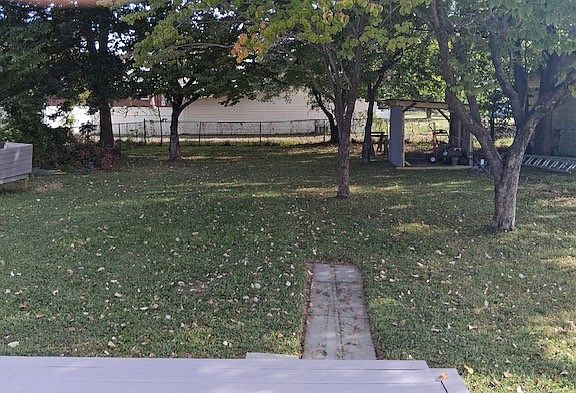 5th image of 104 Hodges St N