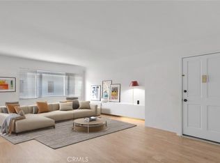 18547 Collins St APT B22, Tarzana, CA 91356