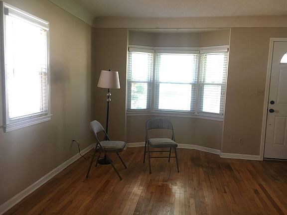 5th image of 106 Chopin Ave