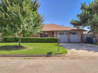 1032 Hawthorne Dr, Midwest City, OK 73110