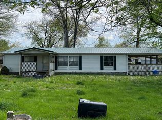 205 W Poplar St, Odin, IL 62870