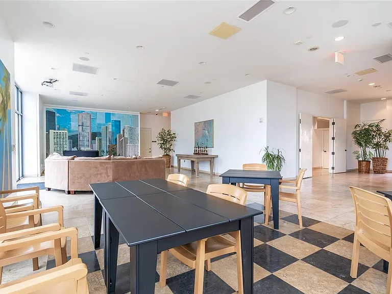 1199 Bishop St #16B — Photo 41