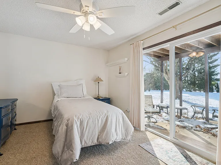 1245 Michelle Ct — Photo 5