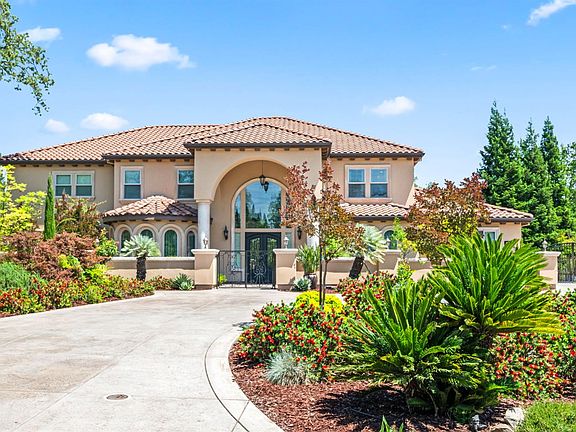 2nd image of 5551 Monte Claire Ln