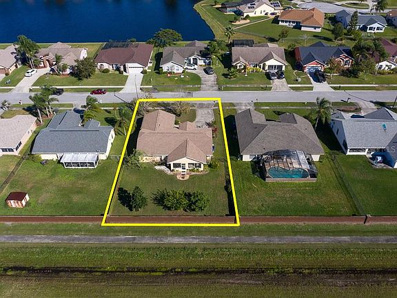 4th image of 2396 Sweetwater Blvd