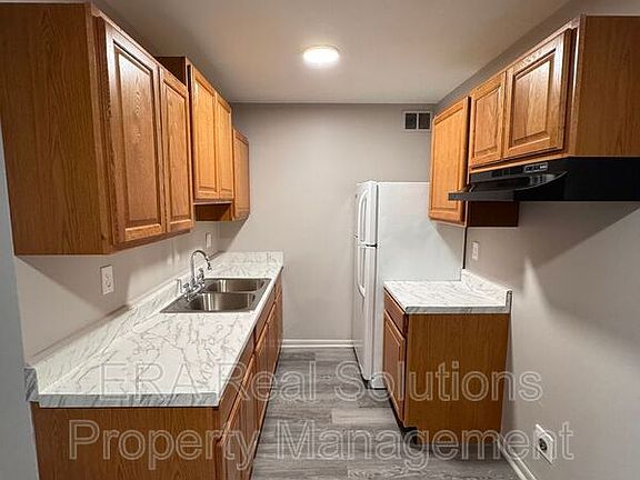 2nd image of 2011 Heritage Dr #10