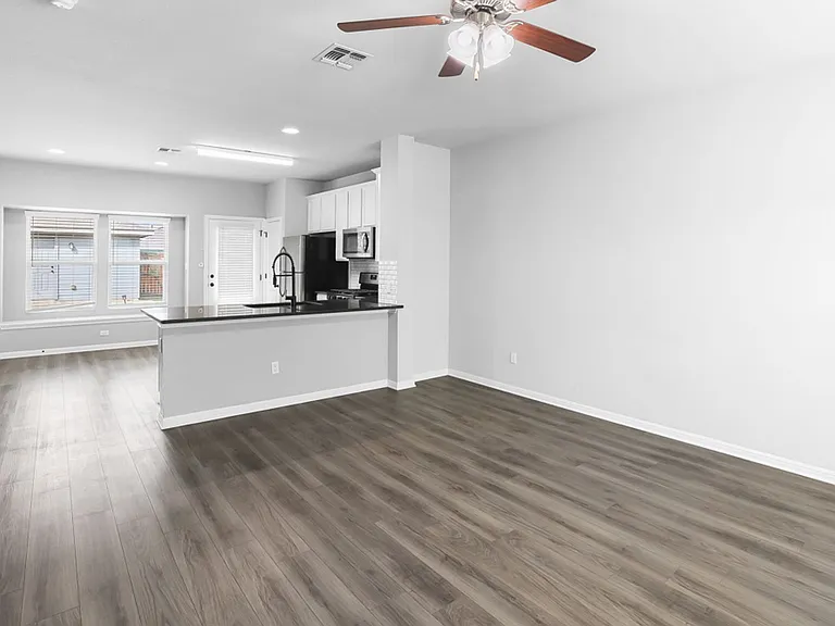 105 Switchgrass St — Photo 4