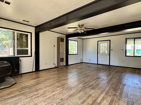 4th image of 210 Pine Ave