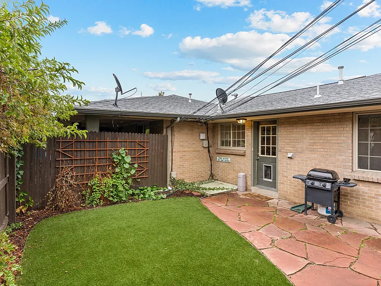 2461 Yates St — Photo 12