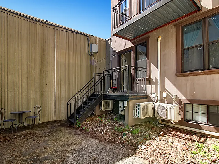 952 Madison St #4 — Photo 13