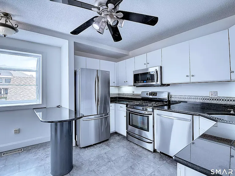 1308 Mill Pond Dr — Photo 5
