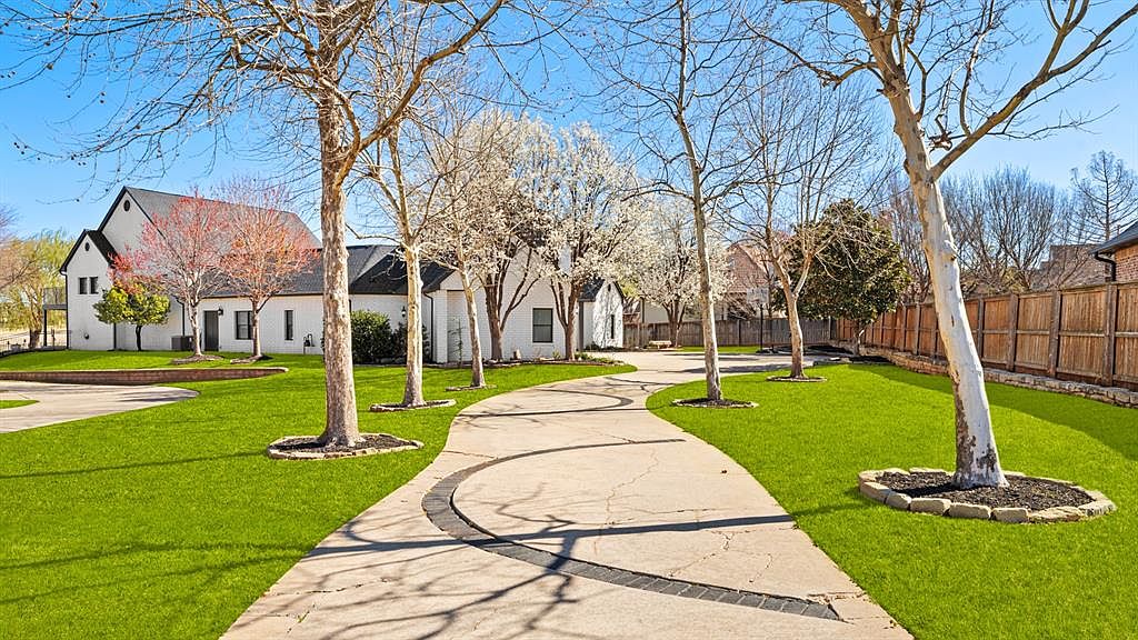 16808 Conifer Ln