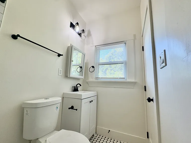 1303 Adeline St — Photo 45