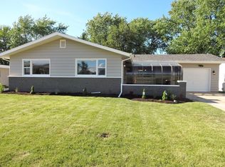 1250 Reckinger Rd, Aurora, IL 60505