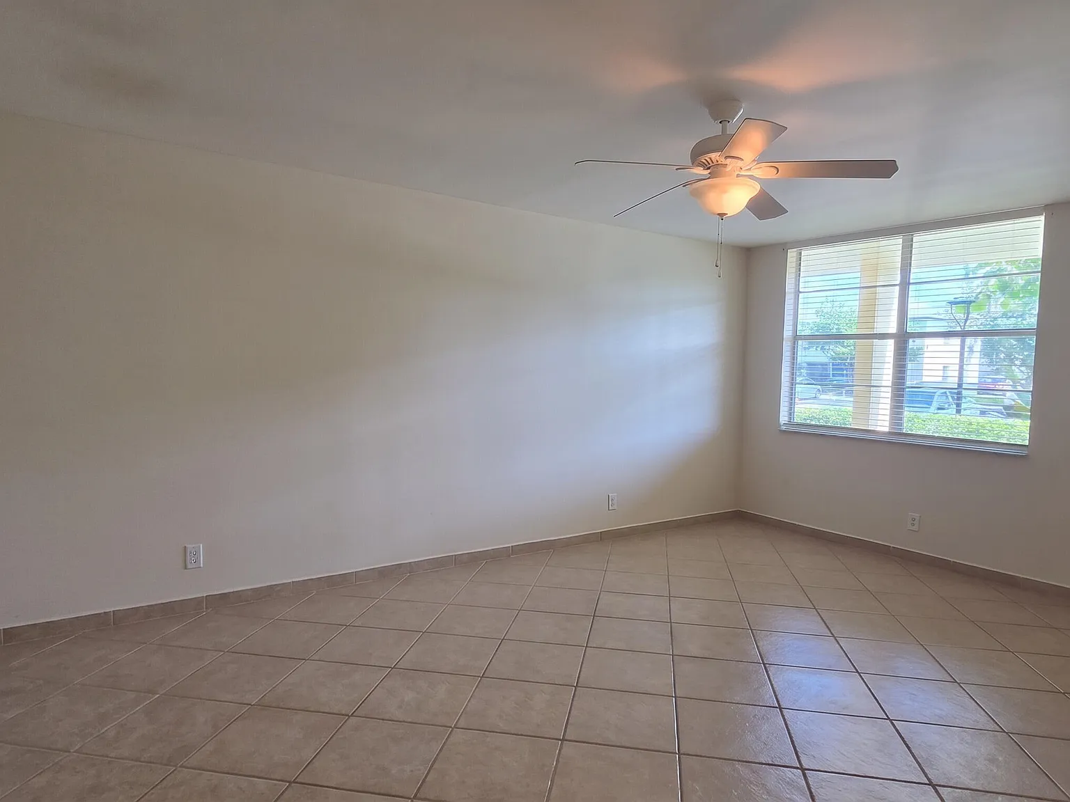 1 bed, 1.0 bath, 690 sqft, $1,750 — Photo 2