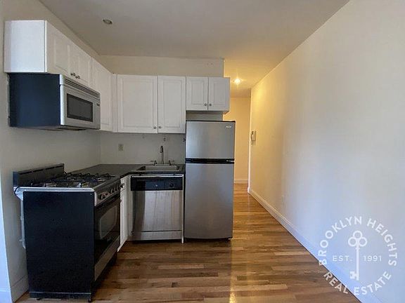 4th image of 568 Pacific St APT 2A