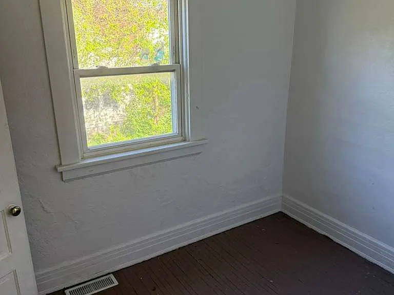 1129 Horace St — Photo 7