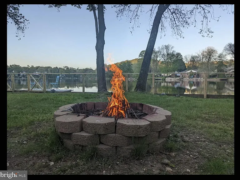 191 Lakeshore Dr — Photo 32