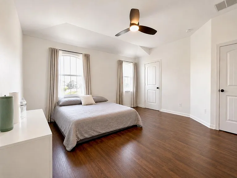 402 Crater Lake Dr — Photo 14