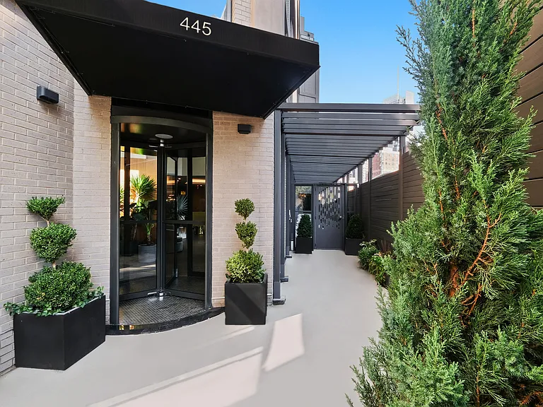 445 W 35th St #2M — Photo 15