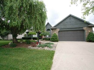 8323 Hunters Knoll Pl, Fort Wayne, IN 46825
