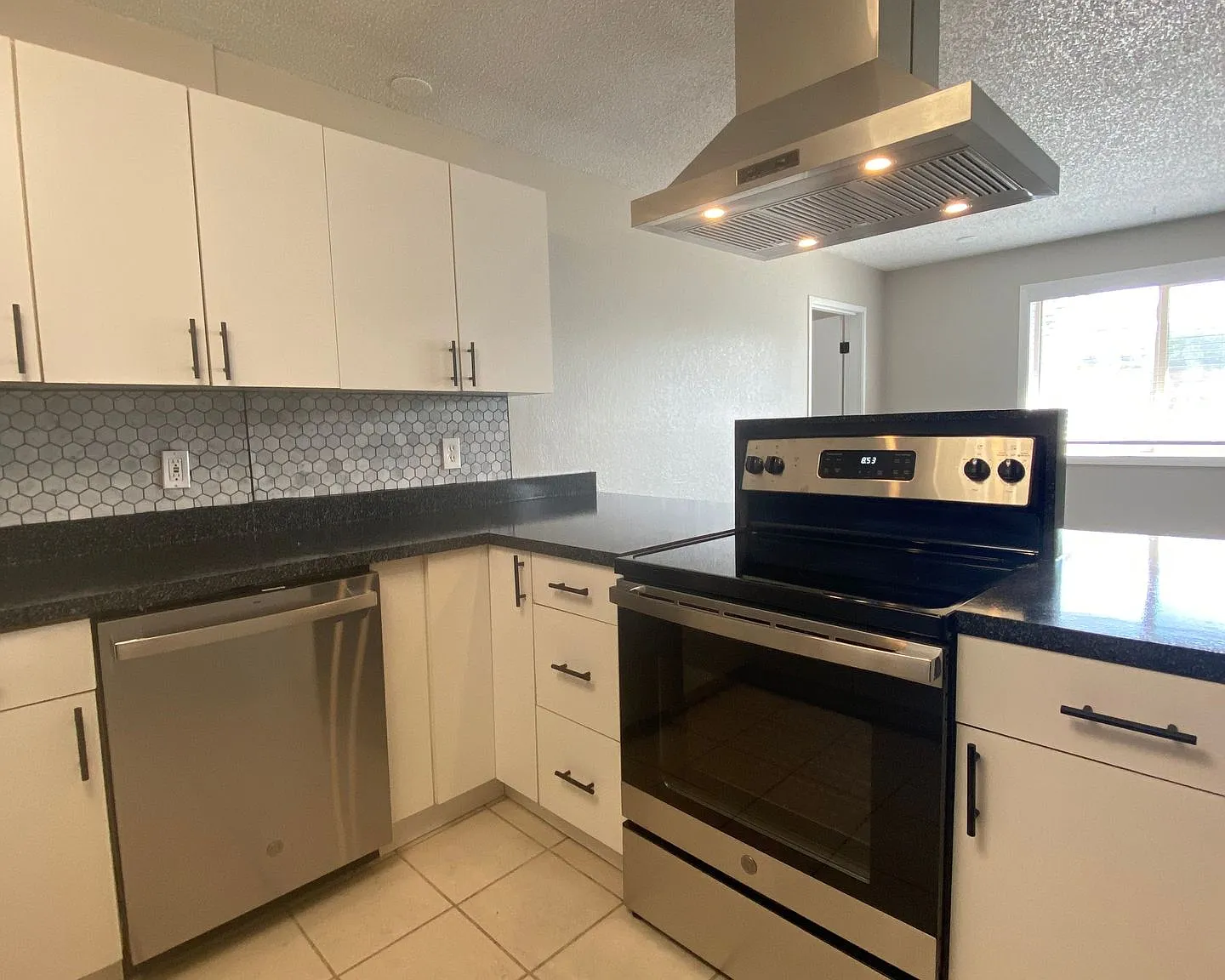 Raintree Apartments — Photo 3