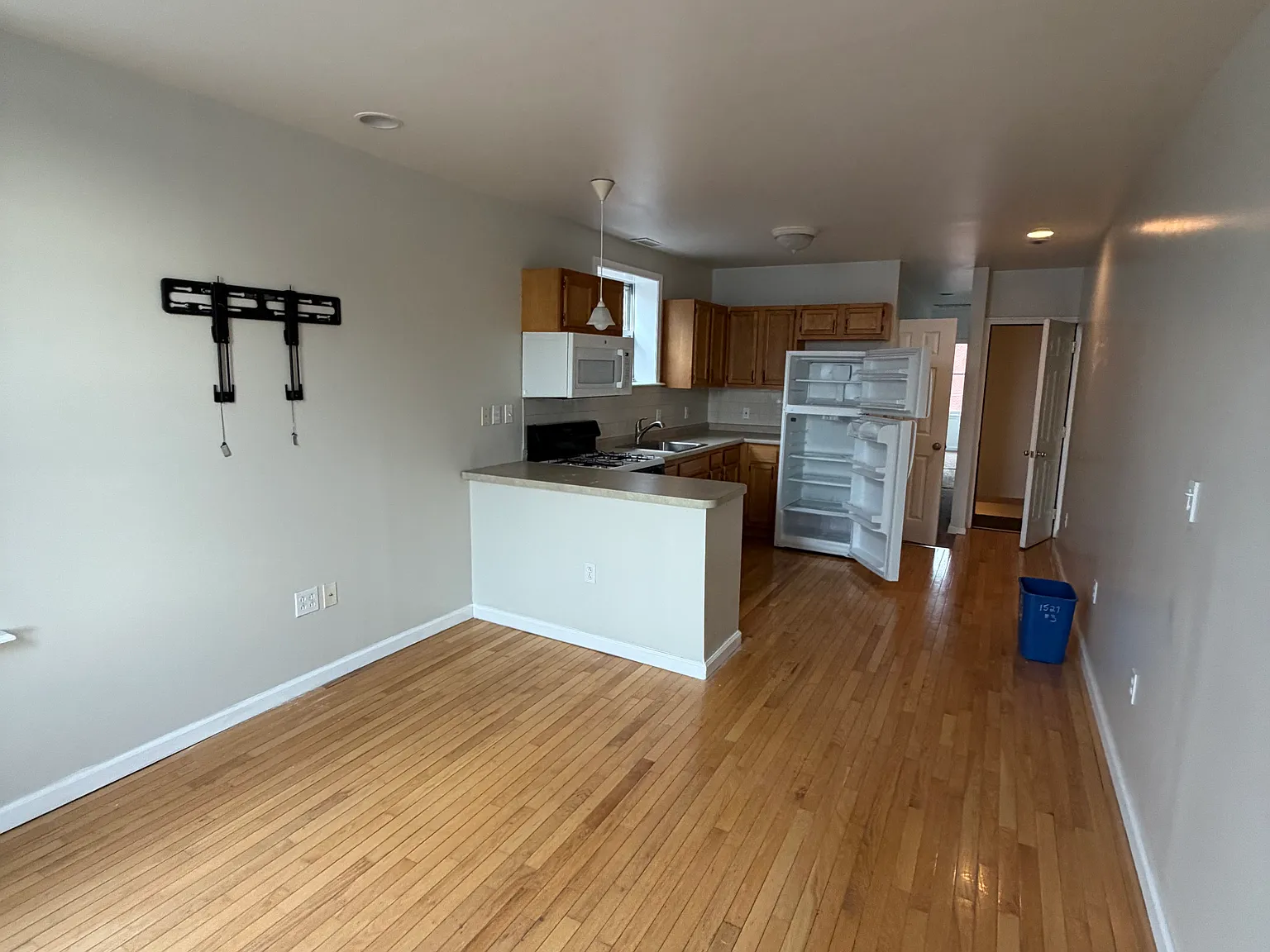 2 bed, 800 sqft, $1,500 — Photo 2