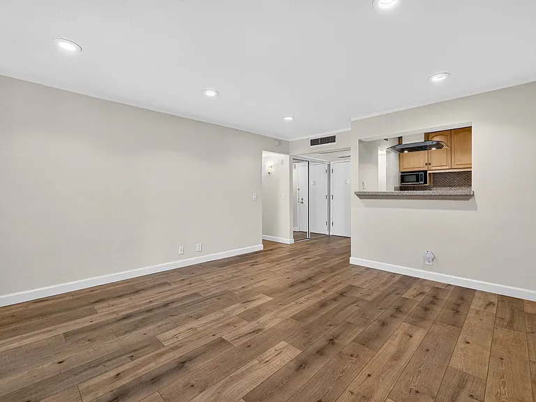 410 N Civic Dr #315 — Photo 4