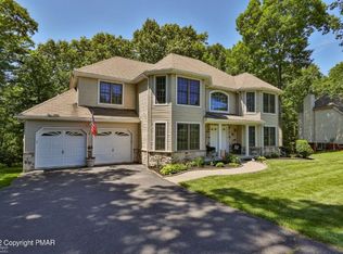 308 Autumn Ln, Stroudsburg, PA 18360