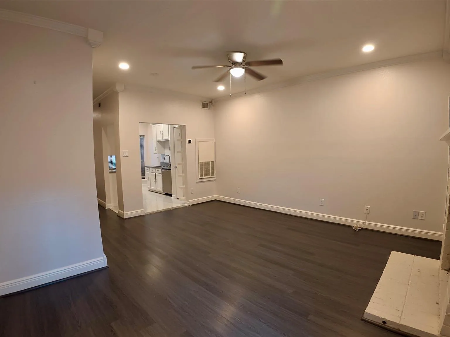 2 bed, 1.5 bath, 992 sqft, $1,495 — Photo 3