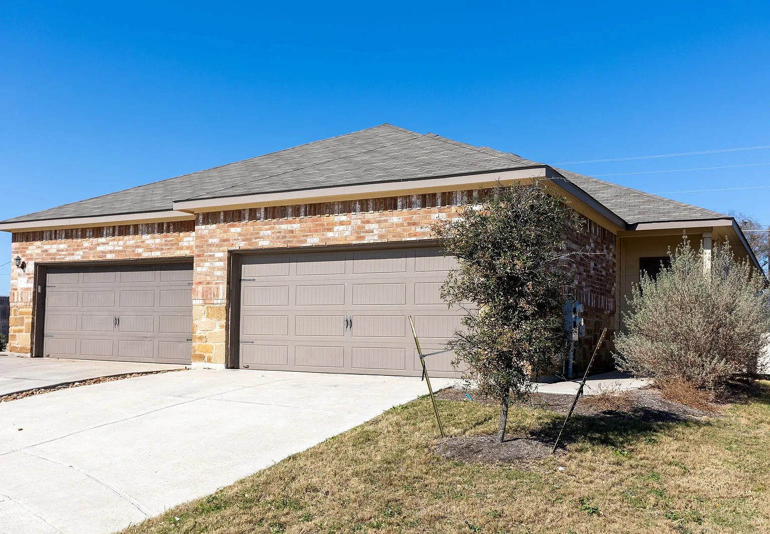 3 bed, 2.0 bath, 1359 sqft, $1,650 — Photo 1
