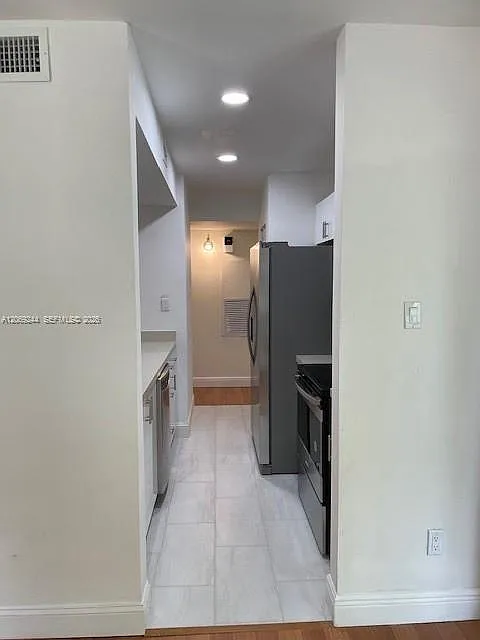 2 bed, 1093 sqft, $2,200 — Photo 4