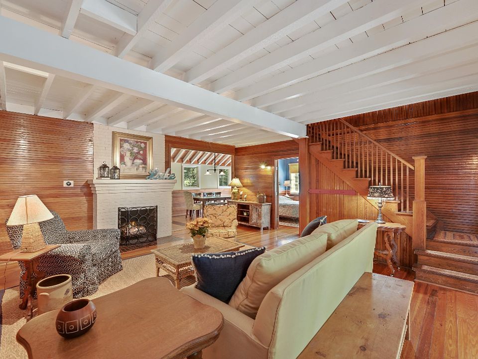 47104 Pine Ave, New Buffalo, MI 49117 Zillow