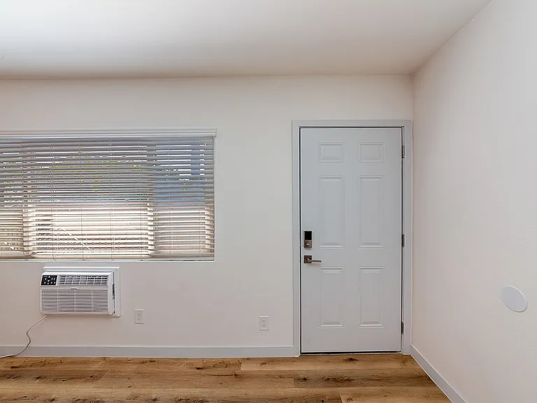 1955 Locust Ave #6 — Photo 11