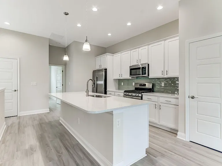 424 S 8th St — Photo 36