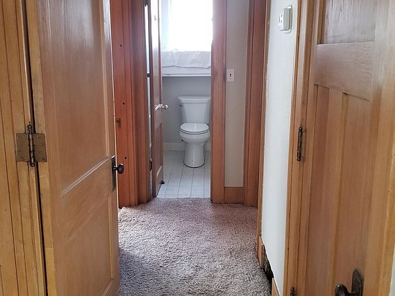 5th image of 907 W 5th St