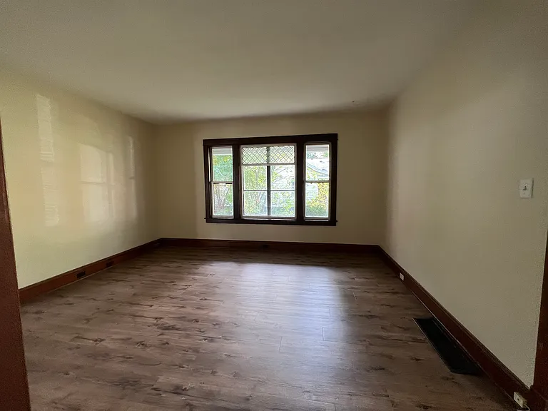1221 Summit St — Photo 41