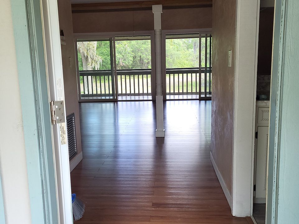1st image of 3567 Camelot Dr #3567